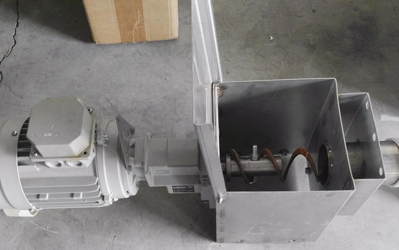 Sistema de alimentaci&oacute;n autom&aacute;tica de la granja de cerdos (barrena)