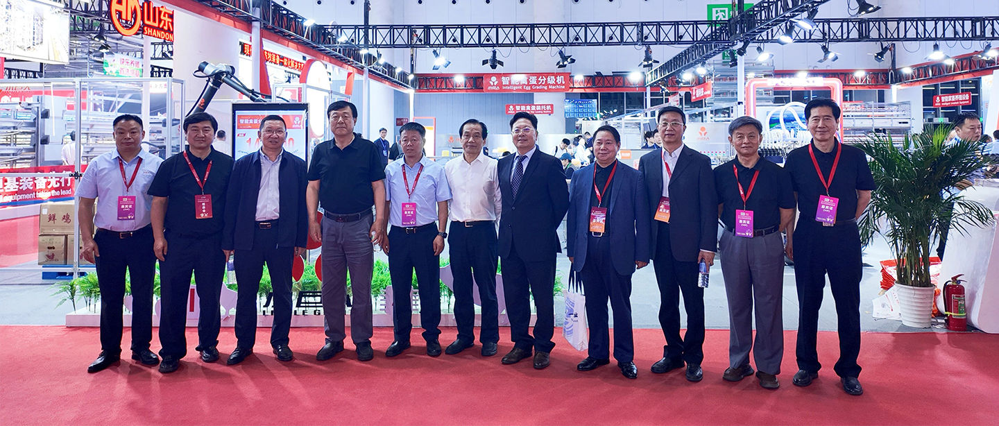 ¡La 23ª Exposición de Ganadería de China se inaugura con gran pompa! El stand de Little Giant Group atrae a grandes multitudes el primer día